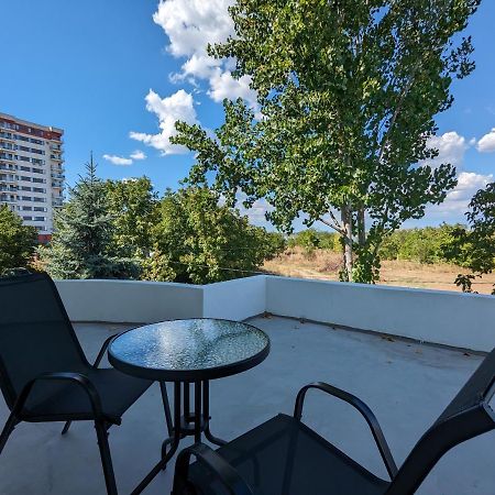 Horizon View Villa - Lakefront Terrace Suite Bukareszt Zewnętrze zdjęcie