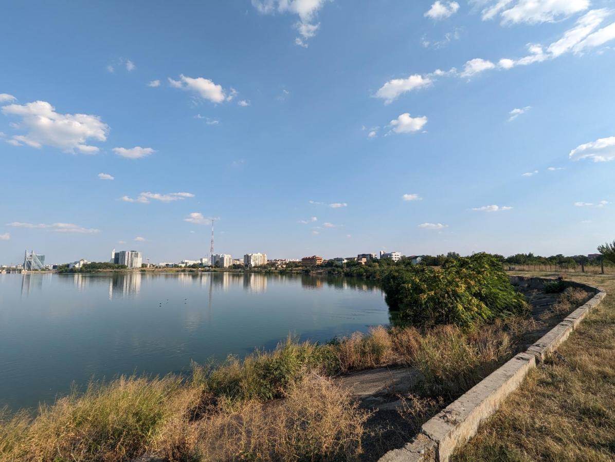 Horizon View Villa - Lakefront Terrace Suite Bukareszt Zewnętrze zdjęcie