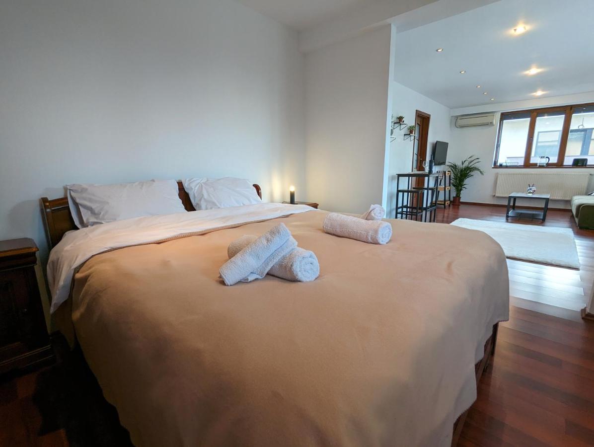Horizon View Villa - Lakefront Terrace Suite Bukareszt Zewnętrze zdjęcie