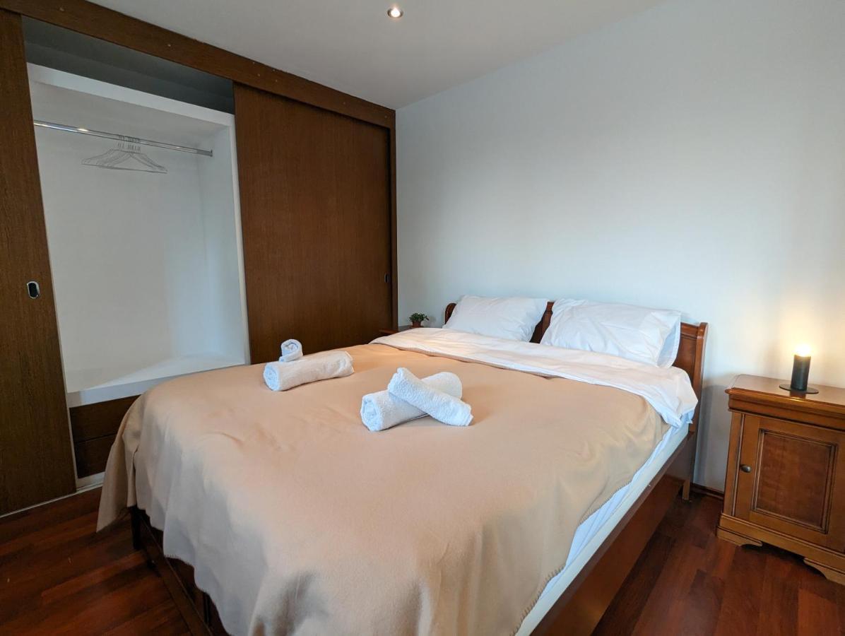 Horizon View Villa - Lakefront Terrace Suite Bukareszt Zewnętrze zdjęcie