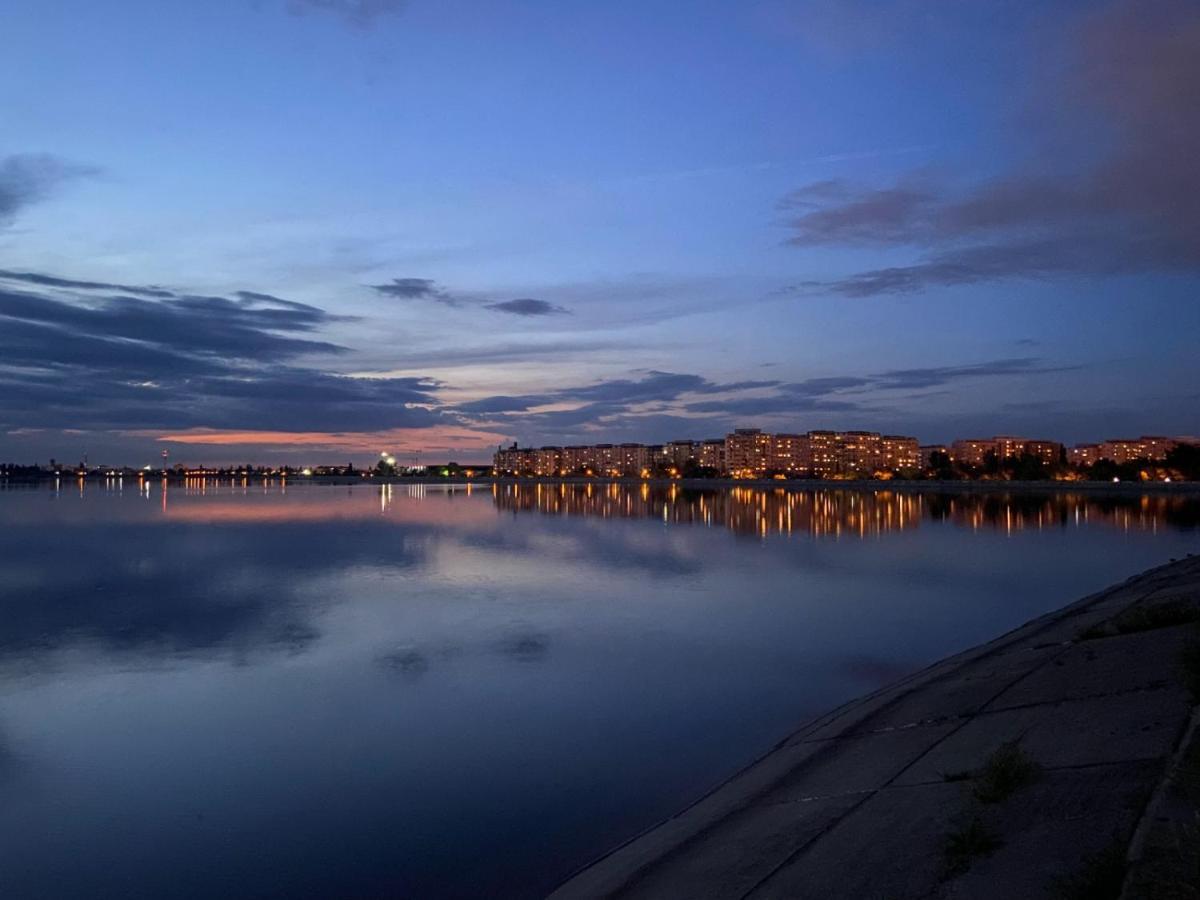 Horizon View Villa - Lakefront Terrace Suite Bukareszt Zewnętrze zdjęcie