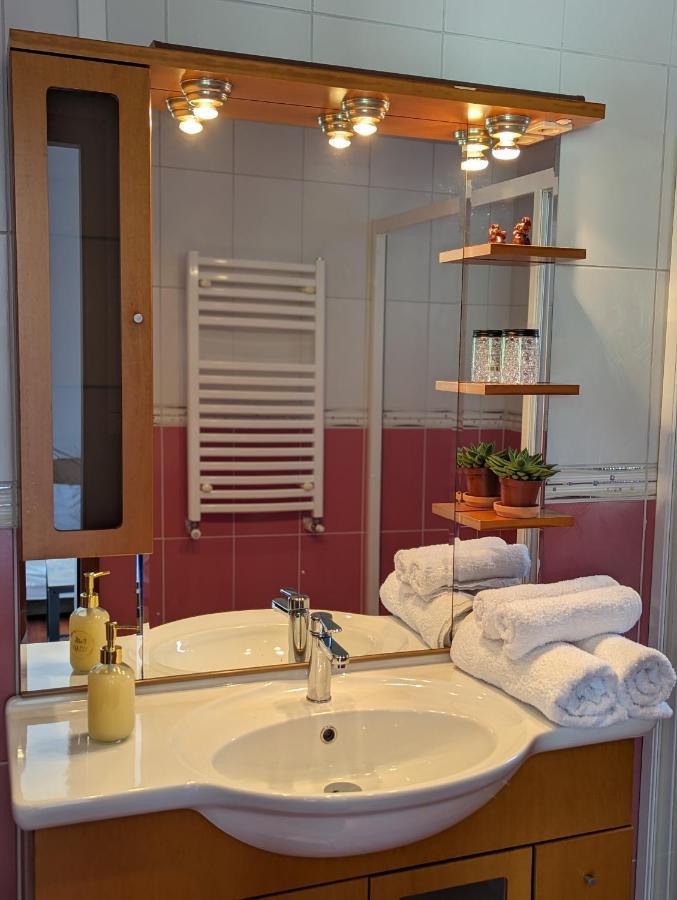 Horizon View Villa - Lakefront Terrace Suite Bukareszt Zewnętrze zdjęcie