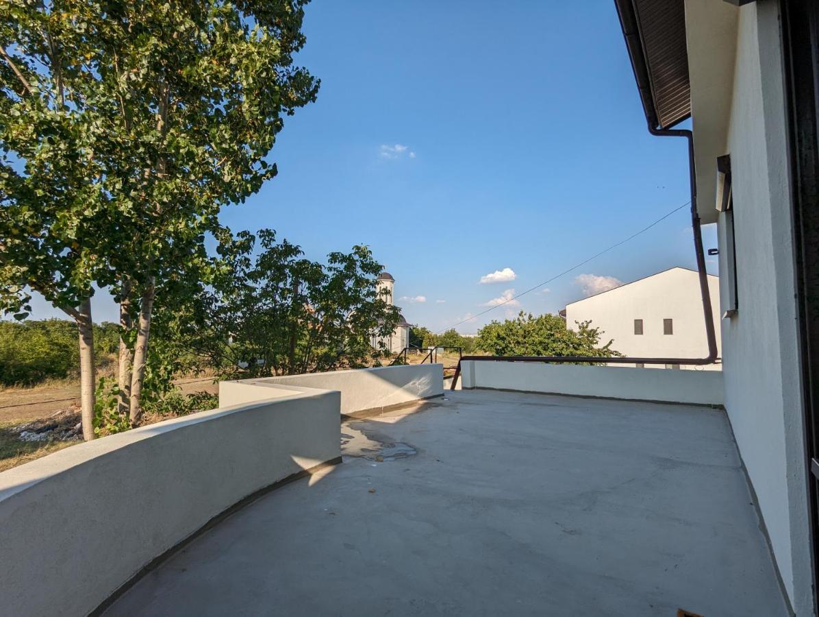 Horizon View Villa - Lakefront Terrace Suite Bukareszt Zewnętrze zdjęcie