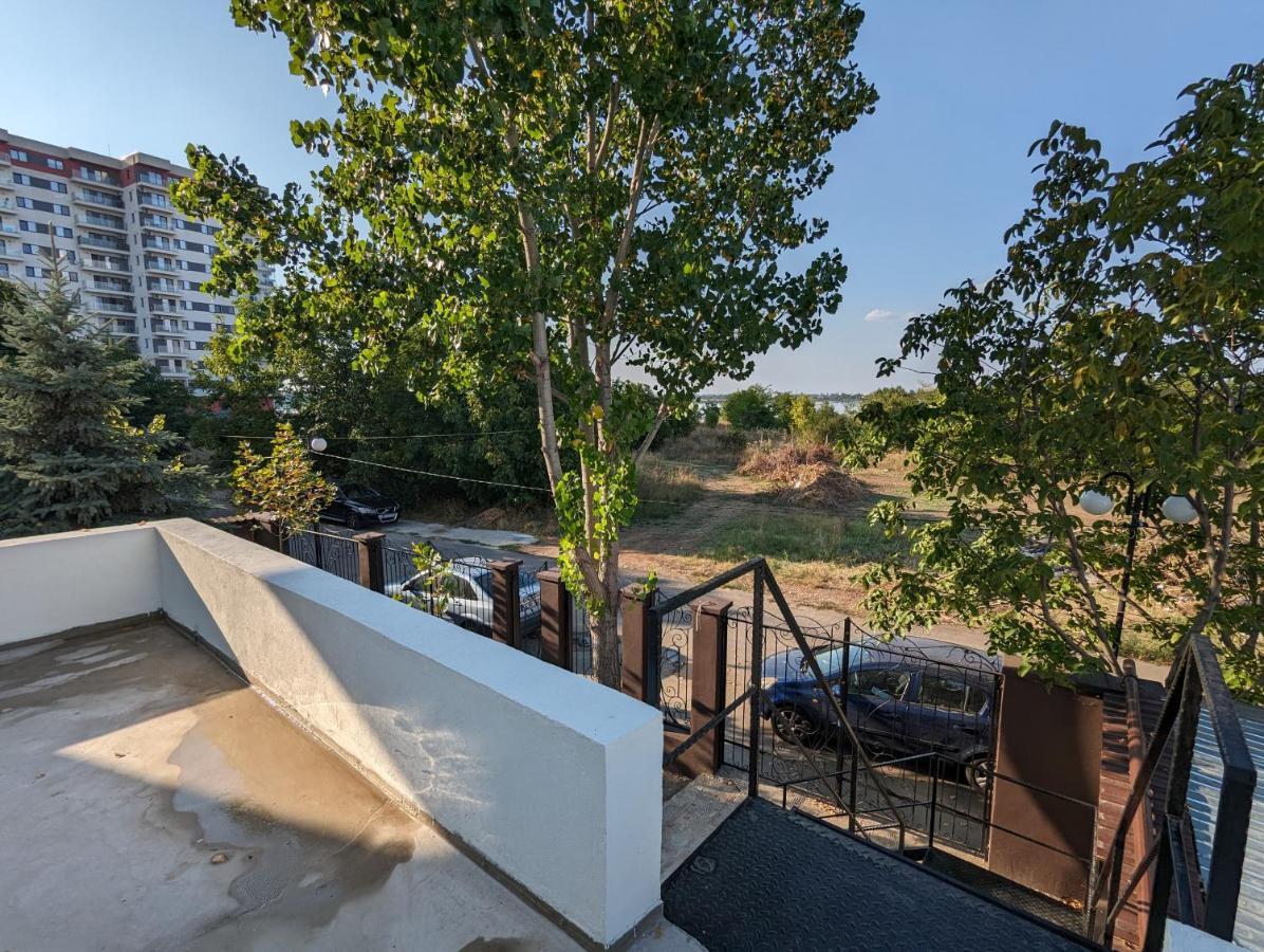 Horizon View Villa - Lakefront Terrace Suite Bukareszt Zewnętrze zdjęcie