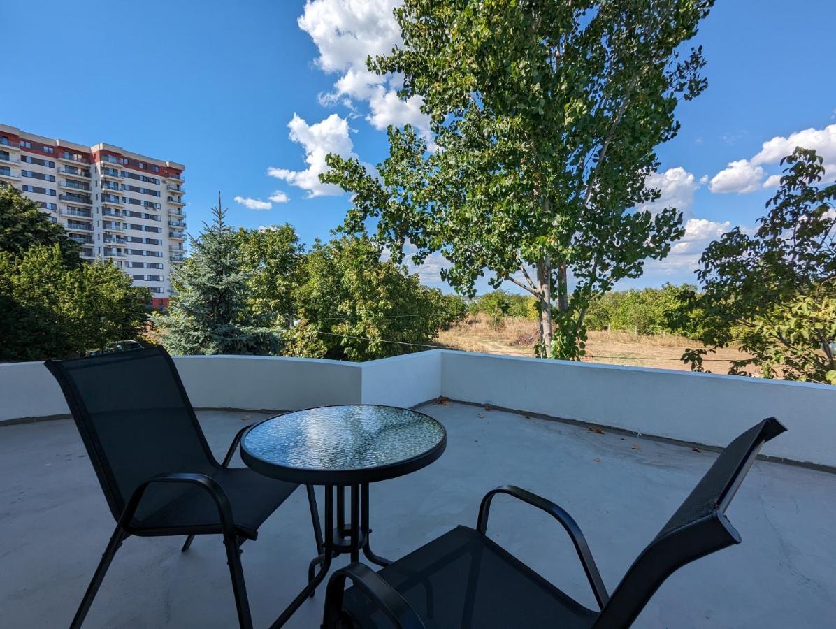 Horizon View Villa - Lakefront Terrace Suite Bukareszt Zewnętrze zdjęcie